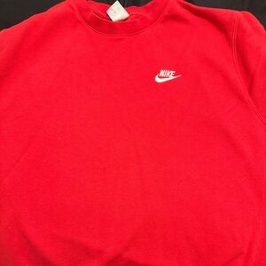 2 Nike long sleeve (Red) brand new (white) used great condition. Men’s medium